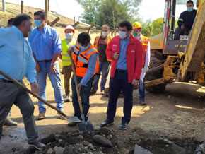 Plan paso a paso avanza con nuevo camino y agua potable para Río Claro