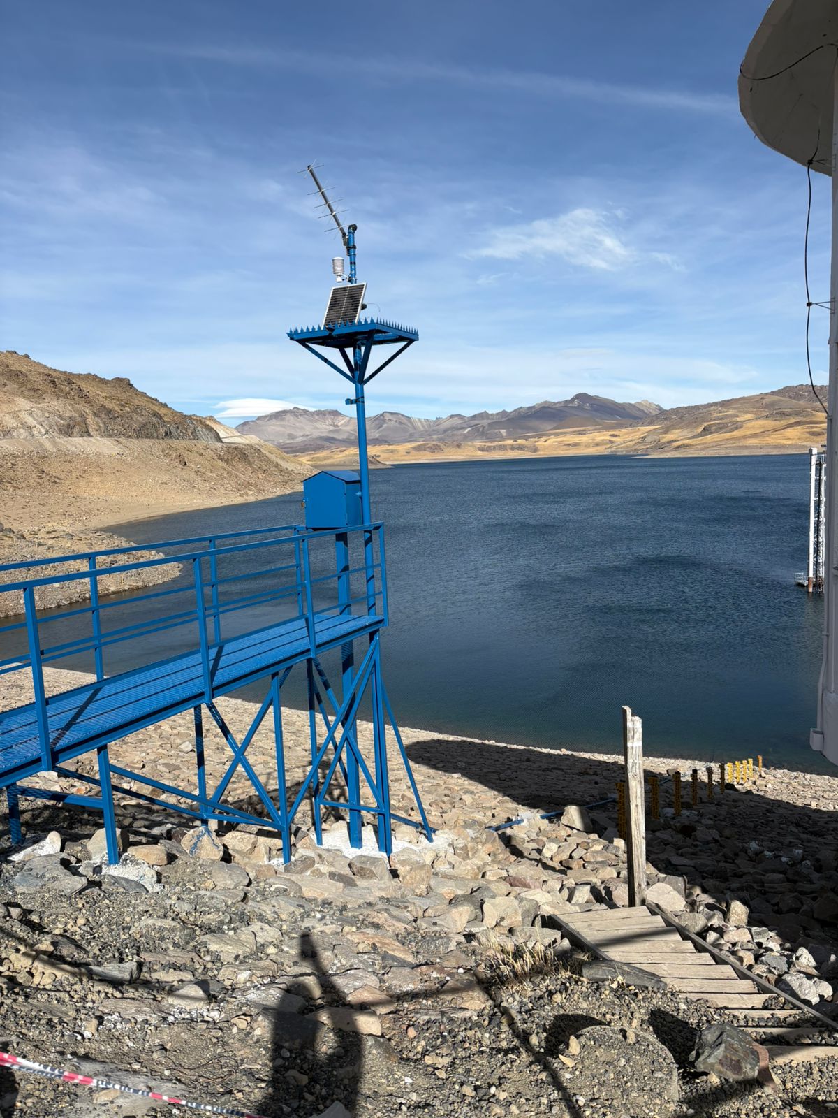 DGA suma nueva estación de monitoreo de embalses y lagos en la Región del Maule