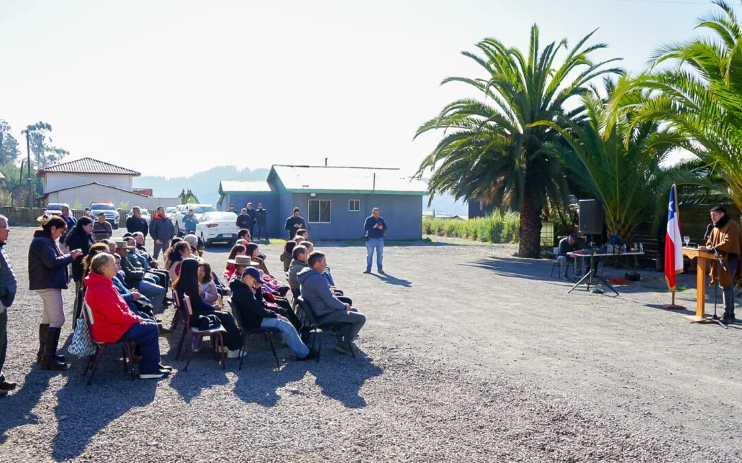 Vecinos de Vichuquén celebran convenio con Obras Públicas que permitió pavimentar accesos a sus viviendas