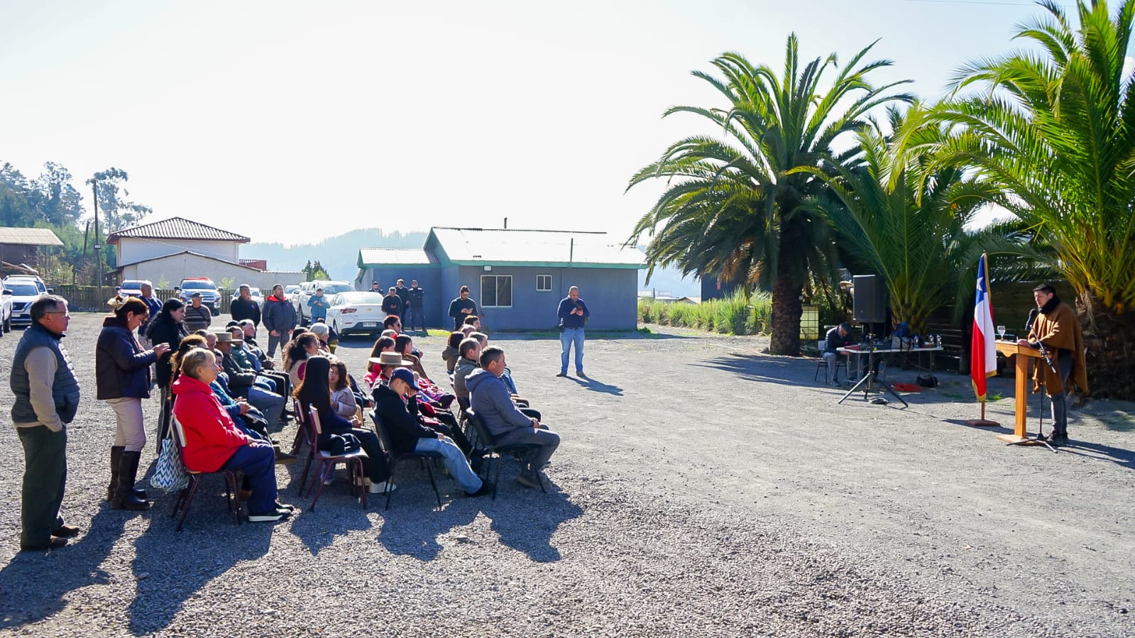 Vecinos de Vichuquén celebran convenio con Obras Públicas que permitió pavimentar accesos a sus viviendas
