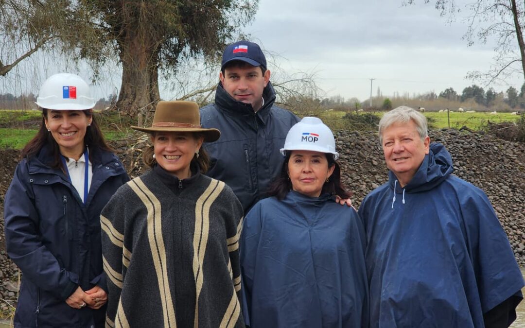 Autoridades inspeccionan obras de prevención en el estero Chequenlemillo como parte del plan regional de mitigación de crecidas